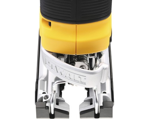 Detailný pohľad na priamočiaru pílu DeWalt