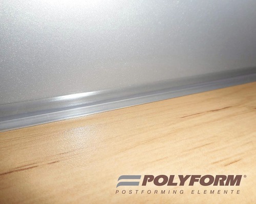 Plastová soklová lišta na stene a podlahe