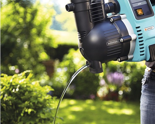 Domáca vodáreň Gardena s prietokom vody v záhrade