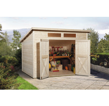 Záhradný domček s otvorenými dvojkrídlovými dverami a plochou strechou na uloženie záhradného náradia.