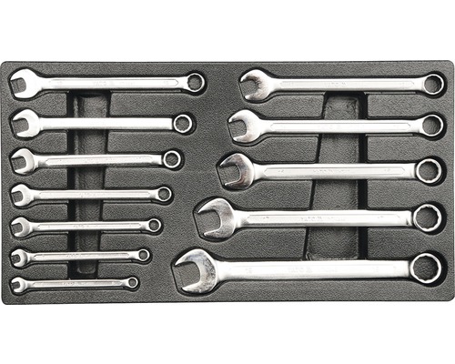 Sada otvorených kľúčov v podnose na náradie