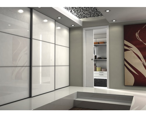 Návrh izby s šatníkovou skriňou s posuvnými dverami a šatňou