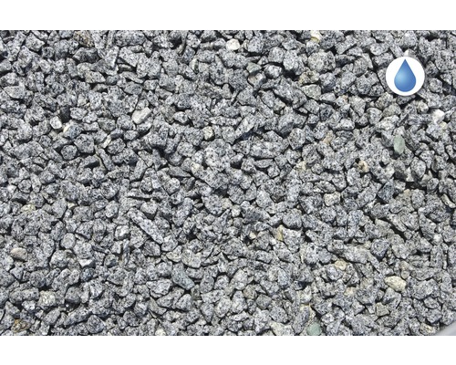 Detailný záber sivého štrku.