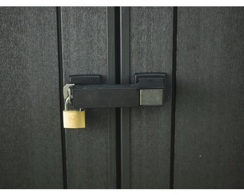 Zámok na dverách záhradnej skrine