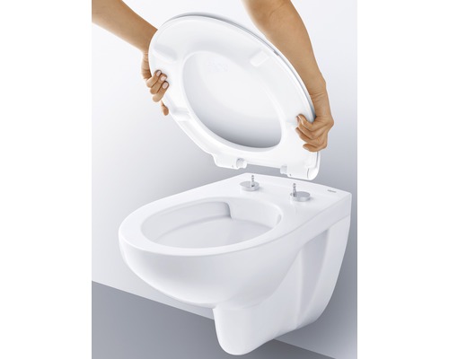 Montáž bieleho závesného WC s WC sedadlom