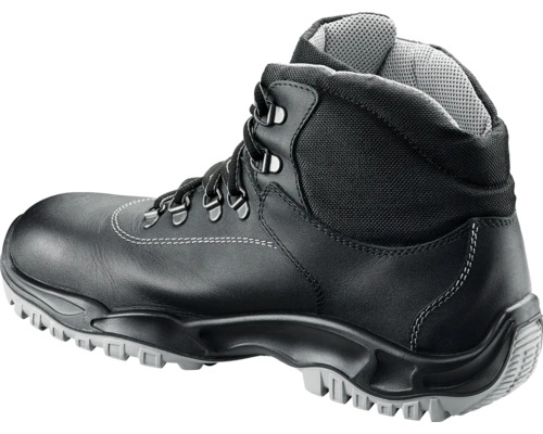 Čierna bezpečnostná obuv so šnurovaním a profilovanou podrážkou