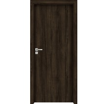 Tmavé drevené dvere so striebornou kľučkou