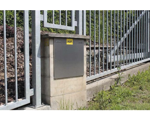 Domová prípojka pri plote