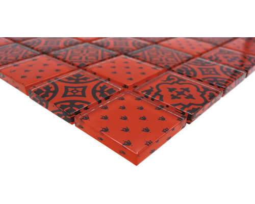 Sklenená mozaiková dlaždica so vzorom