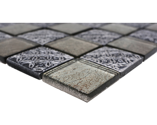 Mozaiková dlaždica so vzhľadom skla a kameňa