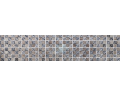 Mozaiková dlaždica s malými štvorcovými kameňmi