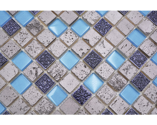 Mozaikové dlaždice so sklenenými, kamennými a ozdobnými prvkami