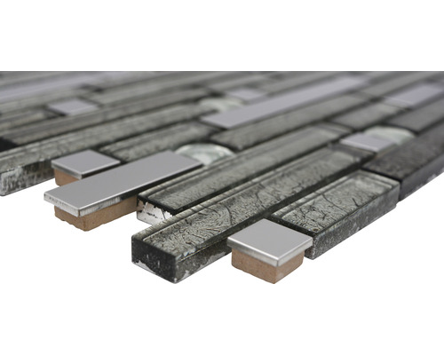 Mozaiková dlaždica zo skla a kovu