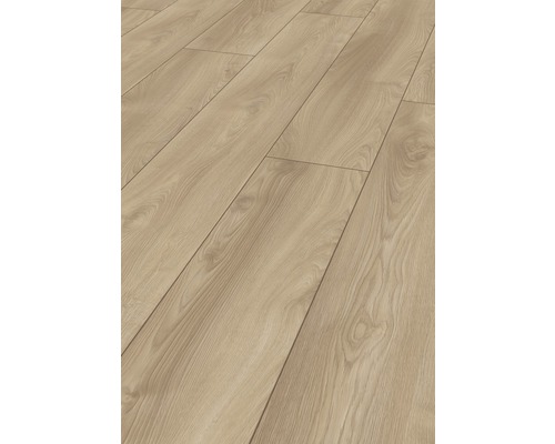 Detail laminátovej podlahy s dreveným vzhľadom