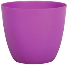 Fialový kvetináč z plastu