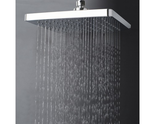 Štvorcová sprchová hlavica s prúdom vody