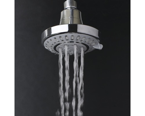 Sprchová hlavica s prúdom vody