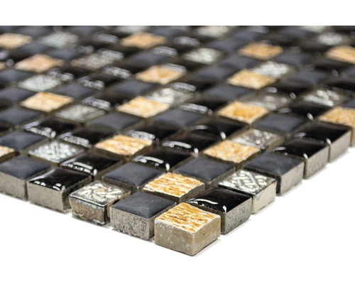 Mozaiková dlaždica so štvorcovými kameňmi v rôznych prevedeniach