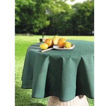 Okrúhly záhradný stôl so zeleným obrusom a ovocím