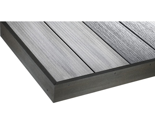 Detail drevených terasových dosiek.