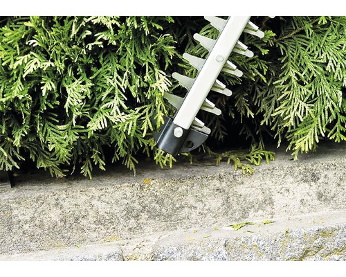 Nožnice na živý plot pri strihaní živého plota