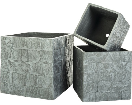 Tri štvorcové kvetináče s kamenným vzhľadom