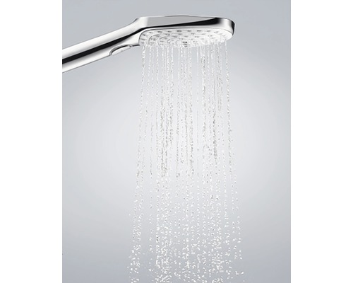 Ručná sprcha s tečúcou vodou do sprchy