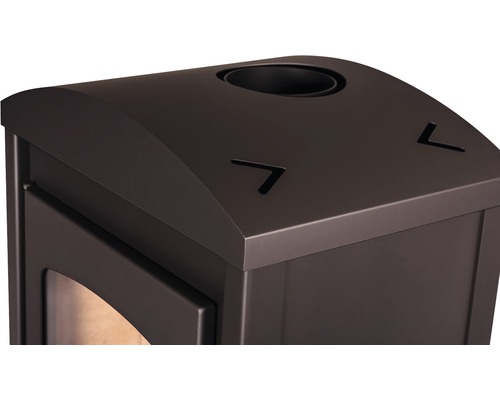 Detailný pohľad na kachle s dymovodom