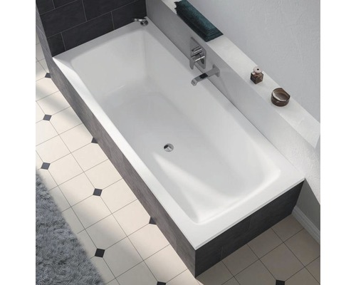 Obdĺžniková vaňa zo sanitárneho akrylátu v kúpeľni