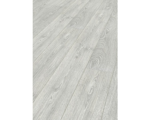 Svetlá laminátová podlaha s dreveným vzhľadom