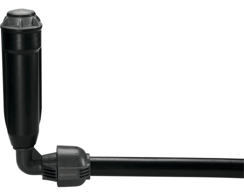 Zavlažovač Gardena s pripojením na potrubný systém na zavlažovanie záhrady.