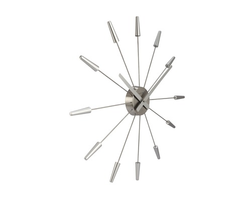 Nástenné hodiny so striebornými ručičkami a ozdobnými prvkami