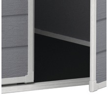 Detailný pohľad na záhradný box s posuvnými dverami