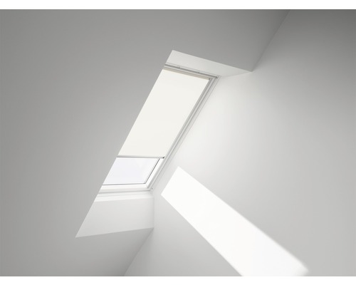 VELUX Denná roleta RFL U31 1086S, manuálne ovládanie Strešné okno s roletou v bielej miestnosti