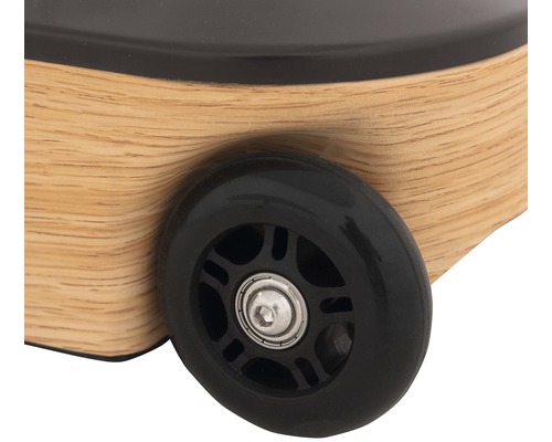 Detailný pohľad na kufrík na kolieskach s čiernym kolieskom a dreveným puzdrom