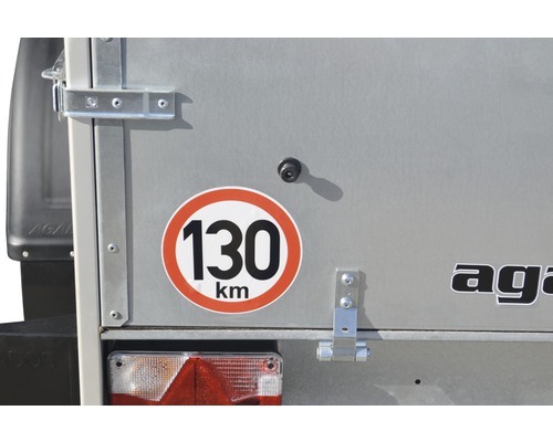 Detail prívesu s obmedzením rýchlosti 130 kilometrov za hodinu