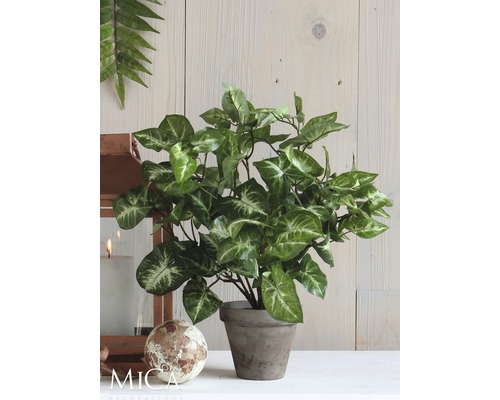 Umelá zelená rastlina v kvetináči na dekoráciu