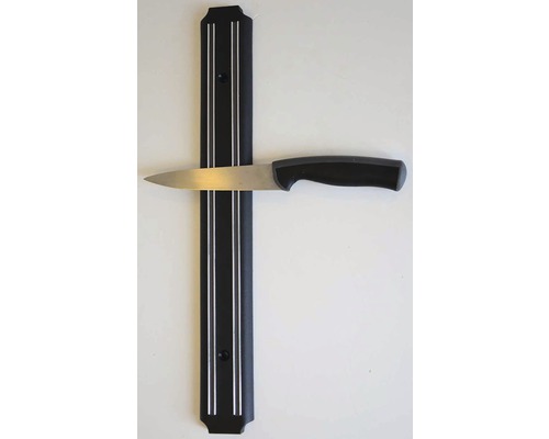 Magnetická lišta s kuchynským nožom