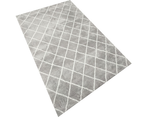 Obdĺžnikový sivý koberec s kosoštvorcovým vzorom