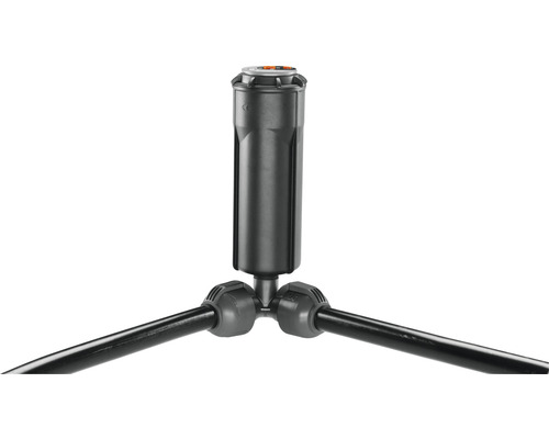 Závlahový systém na trojnožke na zavlažovanie záhrady