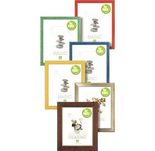 Viacero rámikov na obrazy v rôznych farbách a prevedeniach.