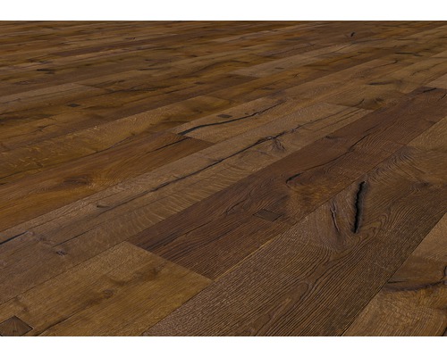Detail laminátovej podlahy s dreveným vzhľadom