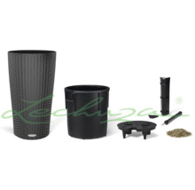 Kvetináč so zavlažovacím systémom a príslušenstvom