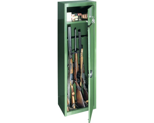 Otvorená skriňa na zbrane s puškami a strelivom