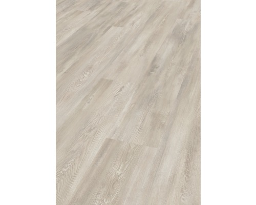 Svetlá laminátová podlaha s dreveným vzhľadom.
