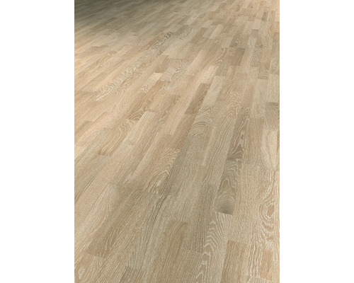 Svetlá drevená podlaha s kresbou