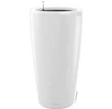 Vysoký biely kvetináč so zavlažovacím systémom