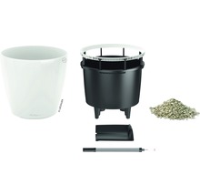 Kvetináč so zavlažovacím systémom a príslušenstvom