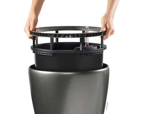 Kvetináč Lechuza so zavlažovacím systémom v detaile