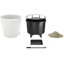 Kvetináč so zavlažovacím systémom a príslušenstvom